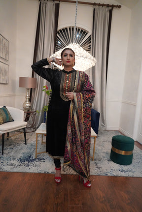 Pretty Kaur D Fashion & Beauty Black Straight fit Gota Patti Velvet Punjabi Suit with Hand Woven Dupatta